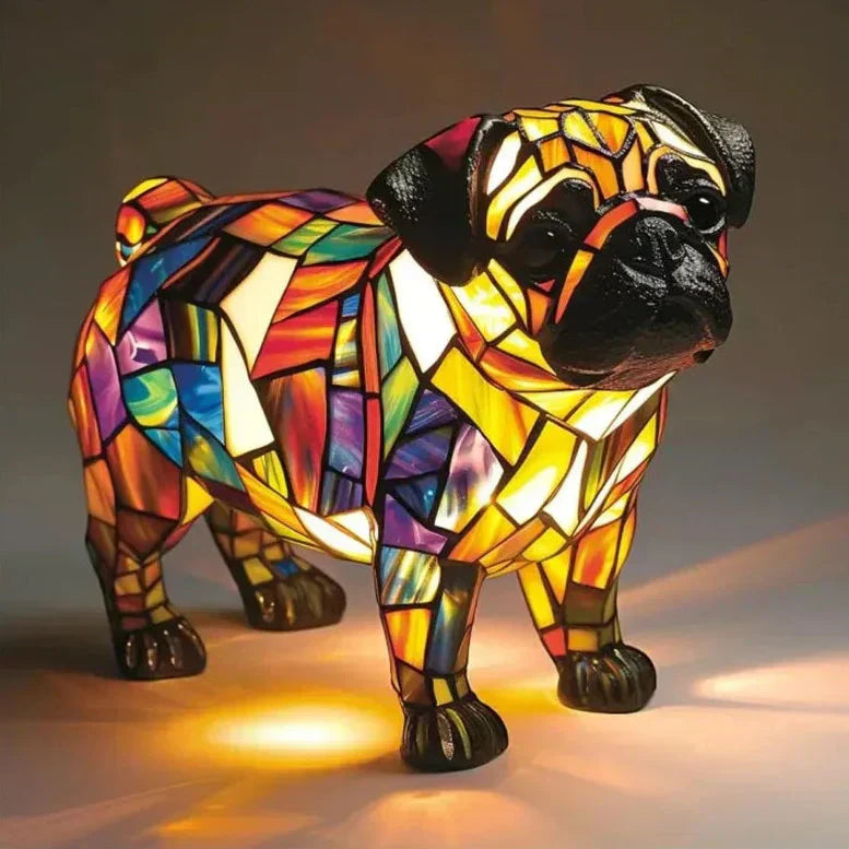 Lampada Decorativa Premium – Pippa, a pug de brilho eterno e lareira aconchegante